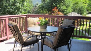 Terrace/patio - Creekside B & B (Nelson)