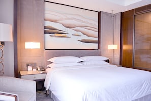 Club Room, 1 King Bed, Non Smoking