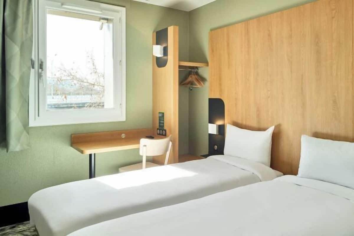 Pillow-top beds, desk, soundproofing, free WiFi