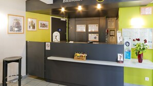 Reception - B&B Hôtel Nantes Aeroport (Bouguenais)