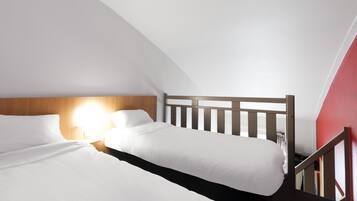 Quadruple Room, Multiple Beds, Non Smoking | Premium bedding, desk, cribs/infant beds, free WiFi