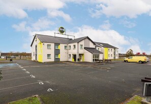 Free self-parking - B&B HOTEL Bourges (2) (Bourges)