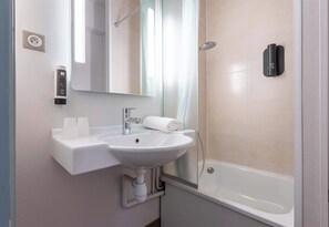 Douche, serviettes fournies