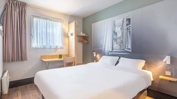 Double Room, Non Smoking | Desk, soundproofing, cots/infant beds, free WiFi
