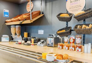 Desayuno buffet todos los días (con cargo) 