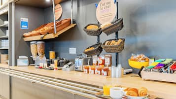 Petit déjeuner buffet servi tous les jours en supplément