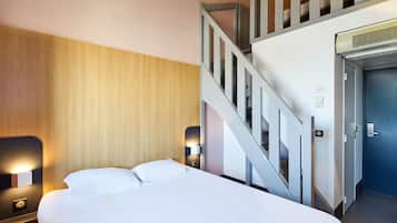 Habitación cuádruple | Ropa de cama de alta calidad, escritorio, insonorización y wifi gratis