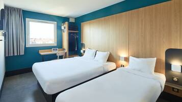 Triple Room | Premium bedding, desk, soundproofing, free WiFi