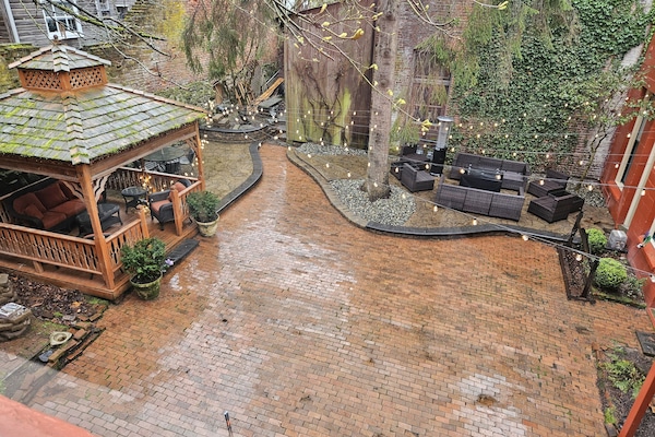 Room, 1 Queen Bed, Courtyard View | Courtyard view