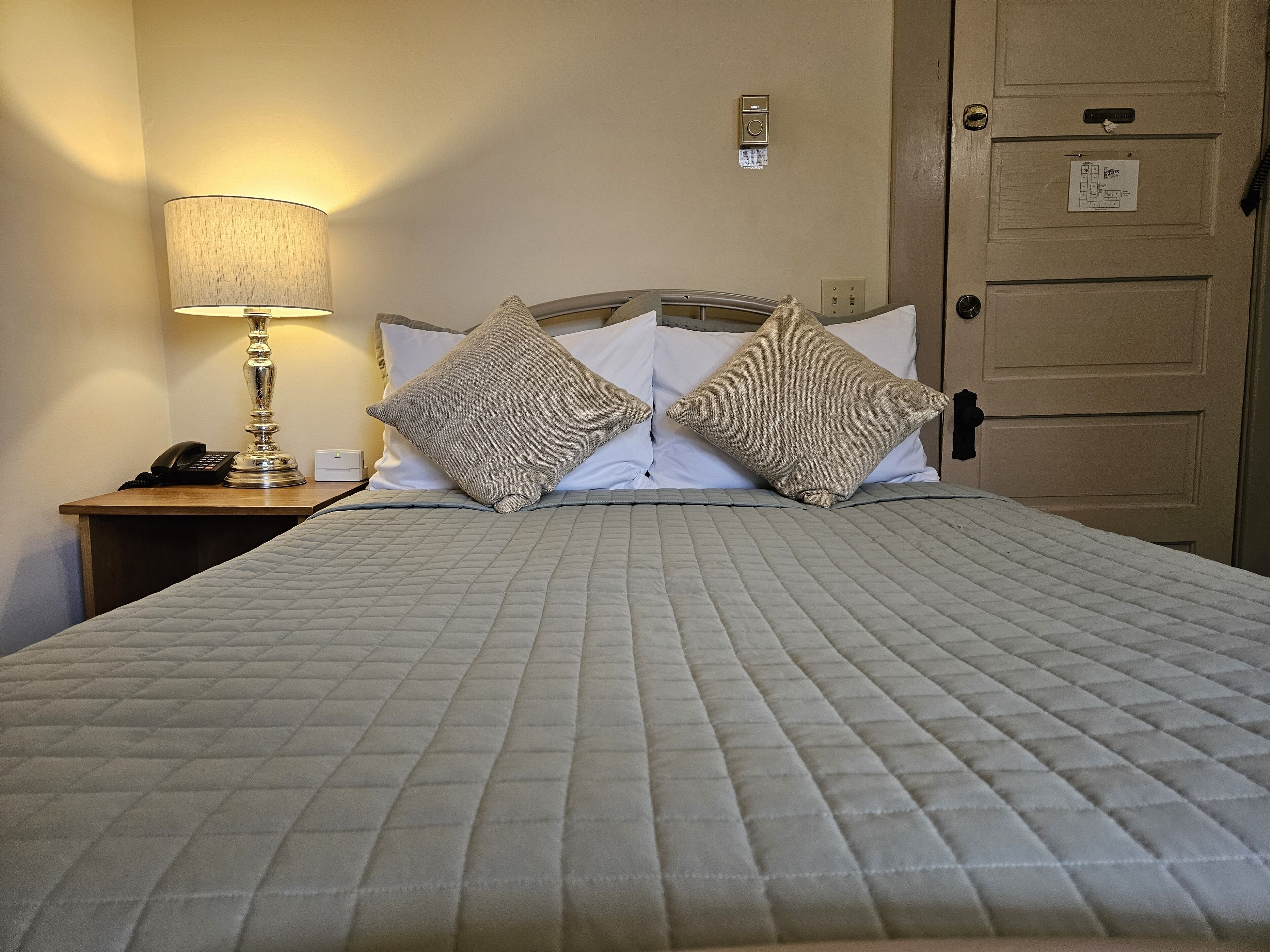 Quarto, 1 cama de casal | Edredons de pluma, camas com colchões de espuma com sistema de memória
