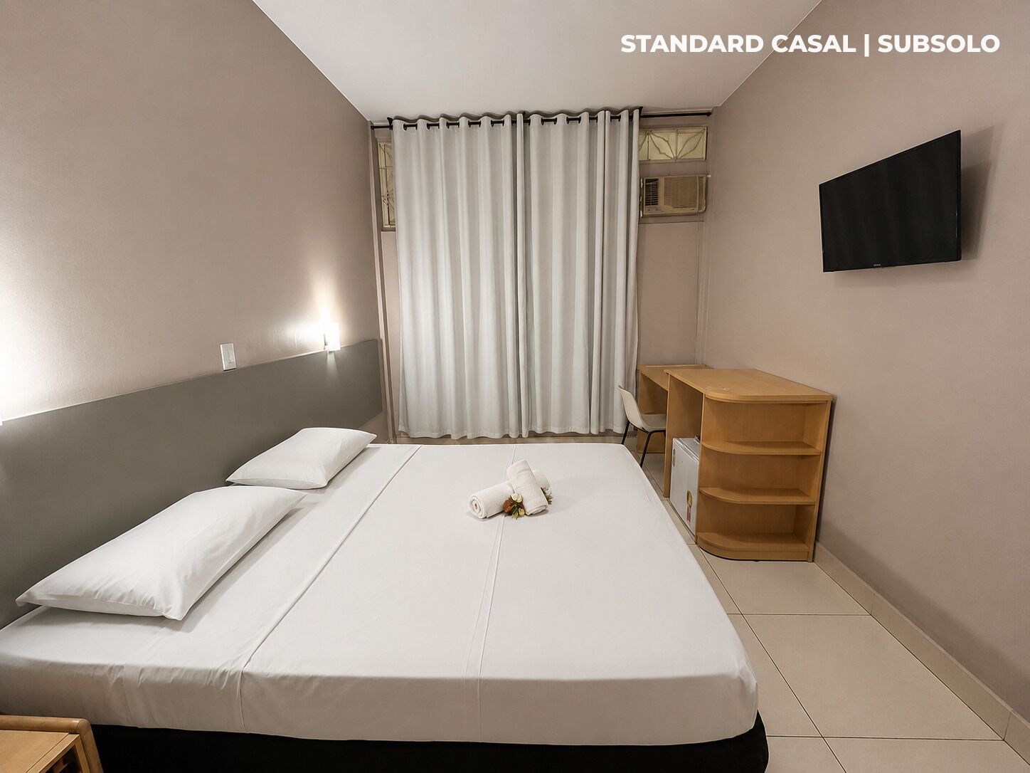 Minibar, escritorio, wifi gratis y ropa de cama 