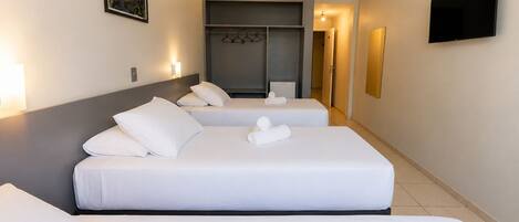 Quarto Triplo Luxo Twin | Minibar, escritorio, wifi gratis y ropa de cama