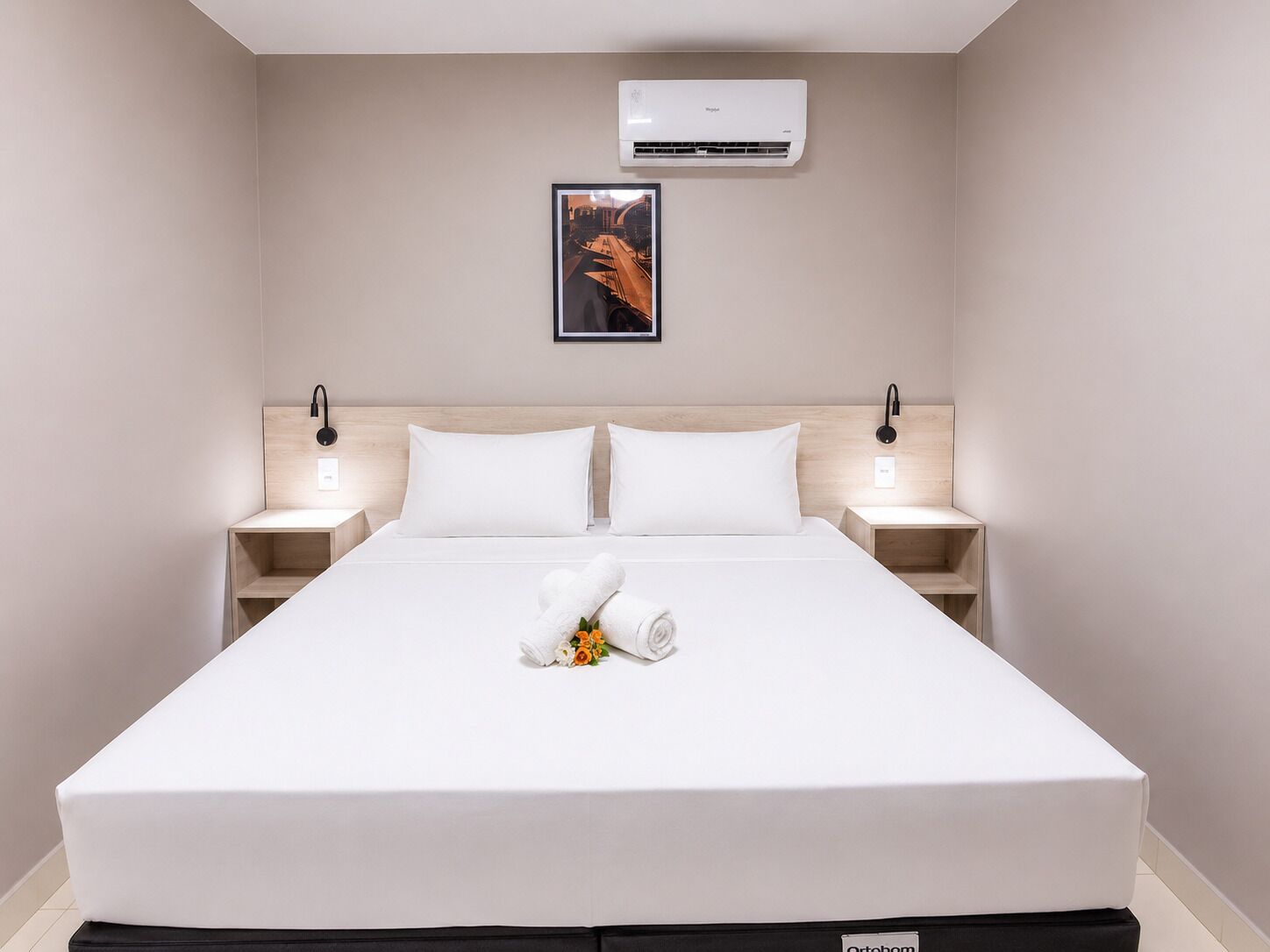 Minibar, escritorio, wifi gratis y ropa de cama 