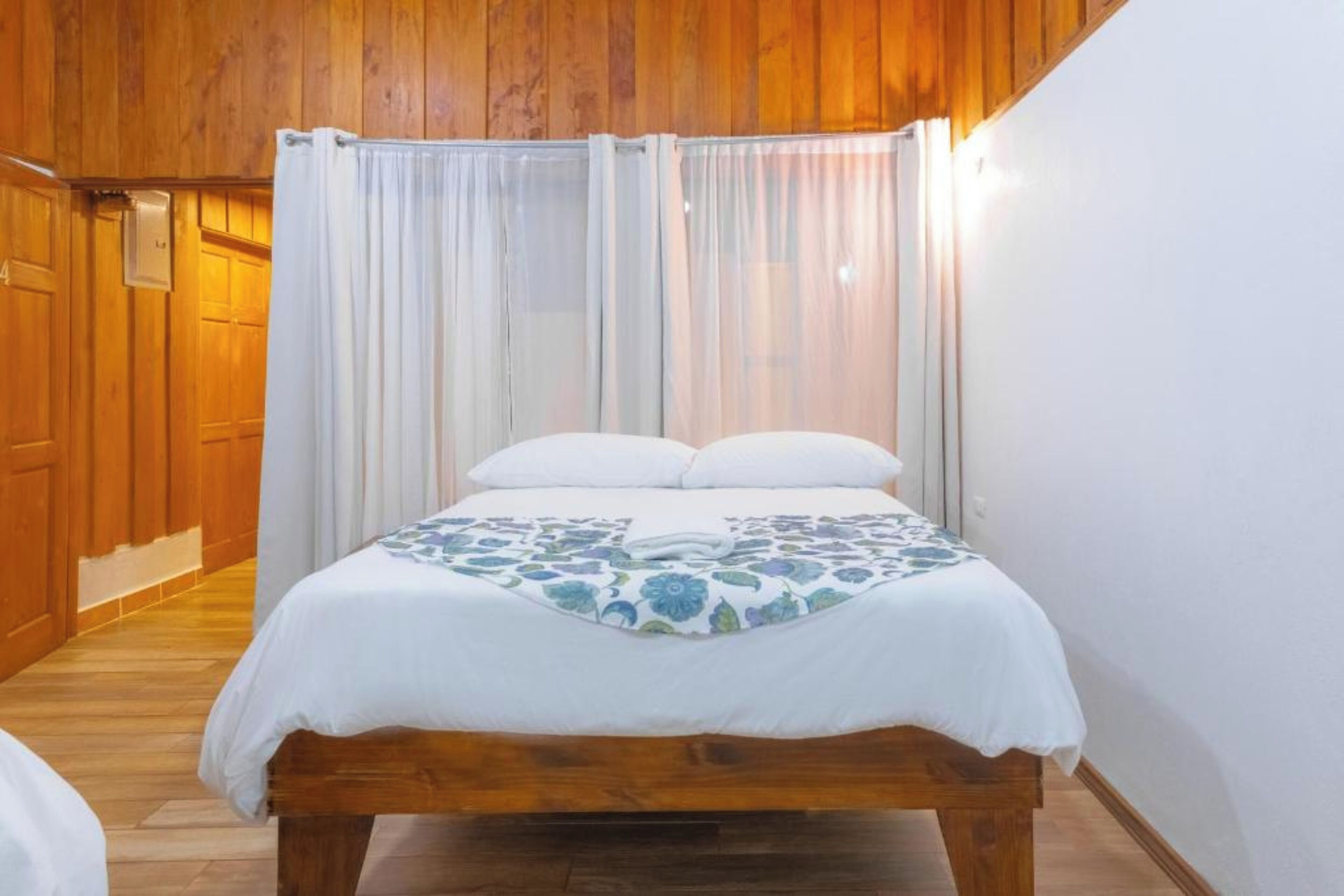 Free WiFi, bed sheets