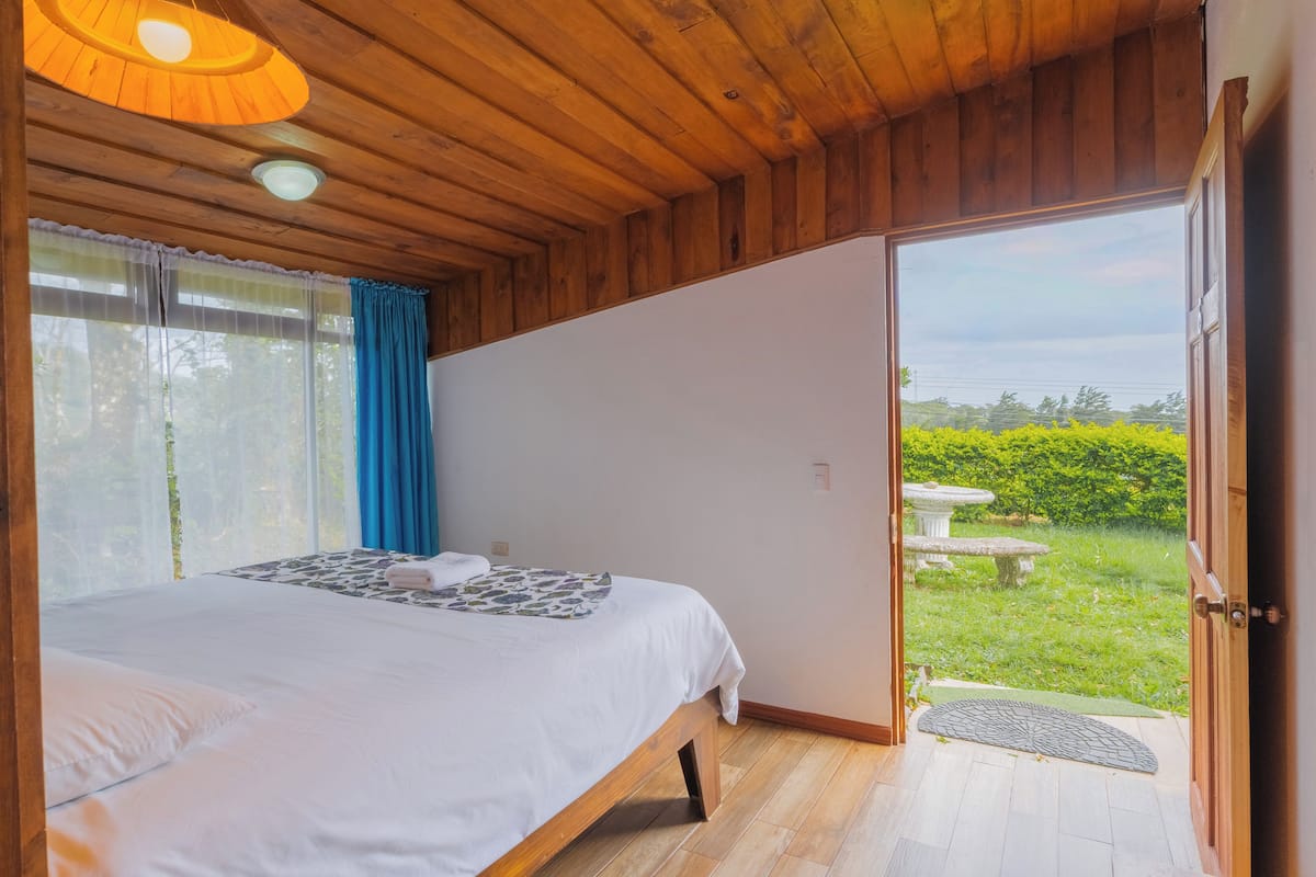 Deluxe - King Bed - #5 y #6 | 1 Schlafzimmer, kostenloses WLAN, Bettwäsche