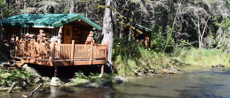 Trapper Cabin (Shared Restroom) | Terrace/patio