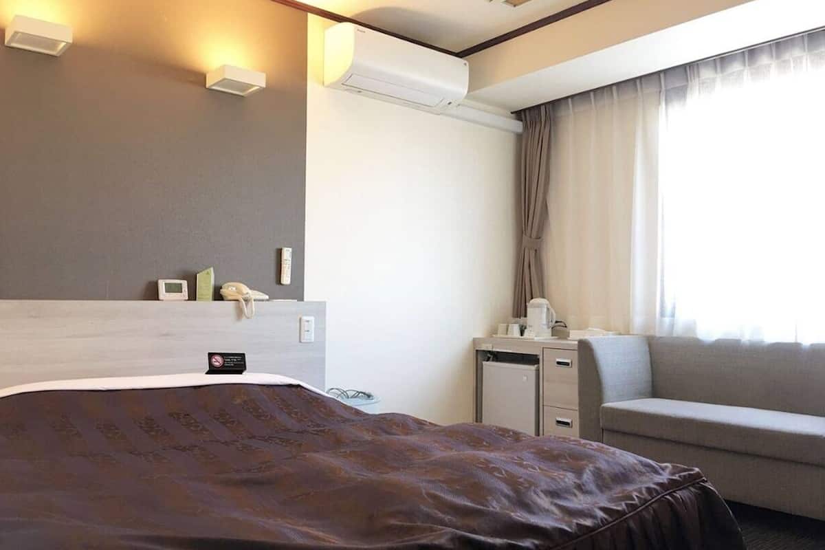 Double Room, Smoking | Desk, free WiFi, bed sheets