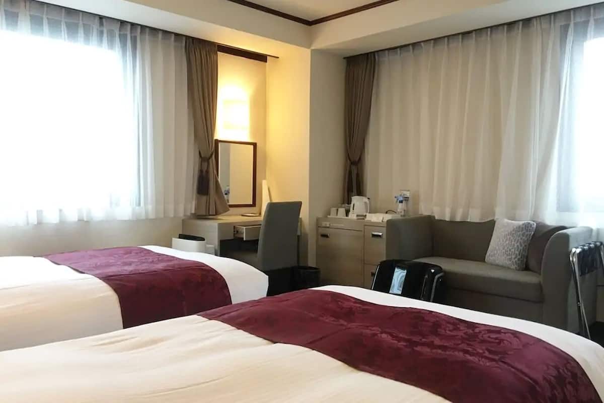 Twin Room, Non Smoking | Desk, free WiFi, bed sheets