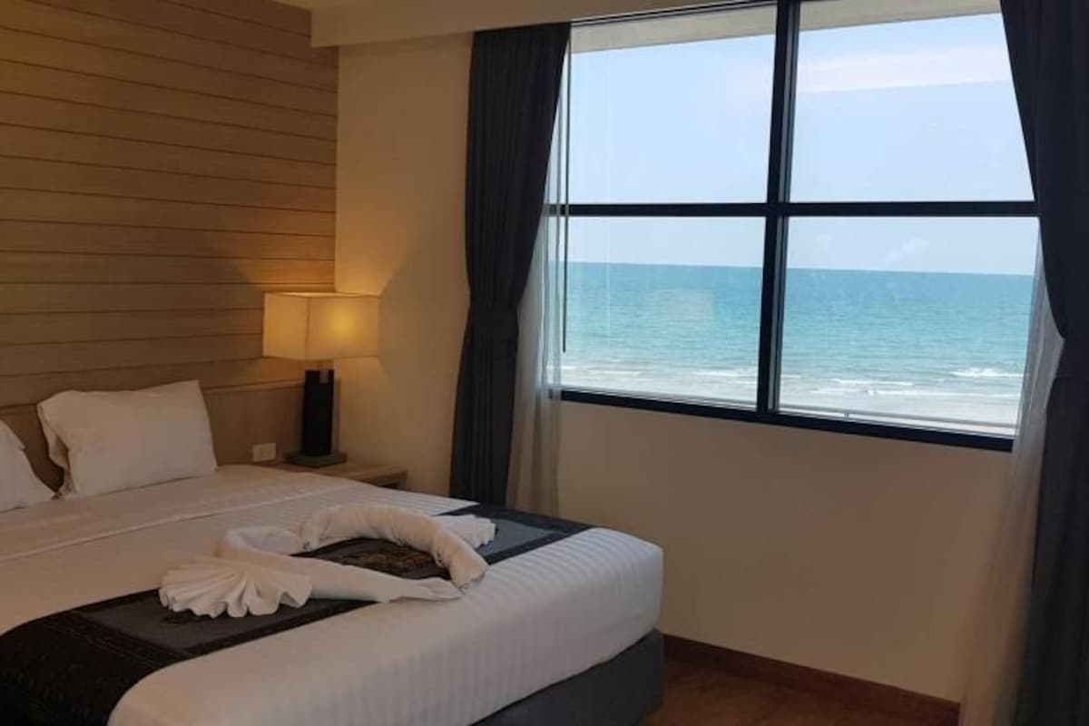 Hypoallergeen beddengoed, een minibar, een kluis op de kamer, een bureau