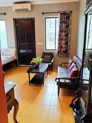 Chambre Simple, balcon, vue fleuve