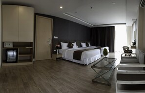 Senior Quadruple Room | Bar mini, peti besi dalam bilik, Wi-fi percuma