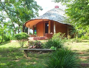 Round House ( Cave Room ) | Down comforters, memory foam beds, individually decorated, free WiFi - Chiang Dao Roundhouses (Chiang Dao)