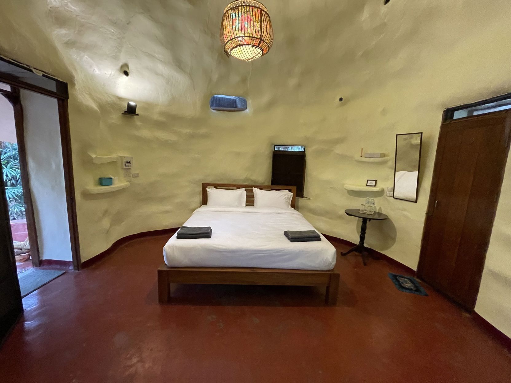 Donsdekens, bedden met traagschuimmatrassen, individueel gedecoreerd