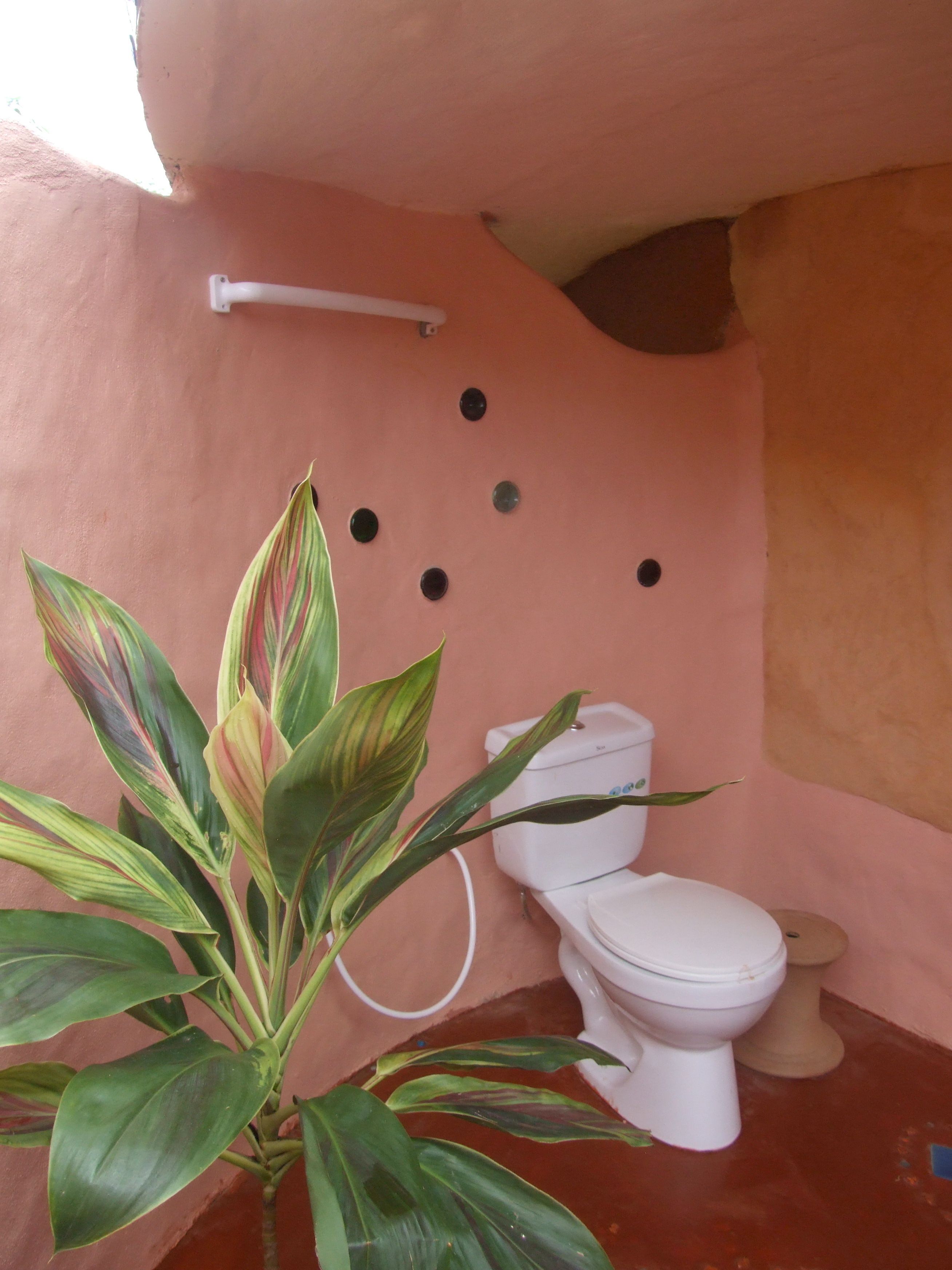 round house ( cave room ) | bathroom | shower, free toiletries, towels, shampoo