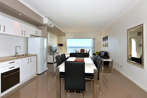 50-inch TV with digital channels - Bunbury Seaview Apartments (South Bunbury)