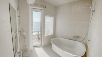 Design Quadruple Room, 1 Queen Bed with Sofa bed, Non Smoking, Beach View | Bathroom | Free toiletries, hair dryer, slippers, electronic bidet