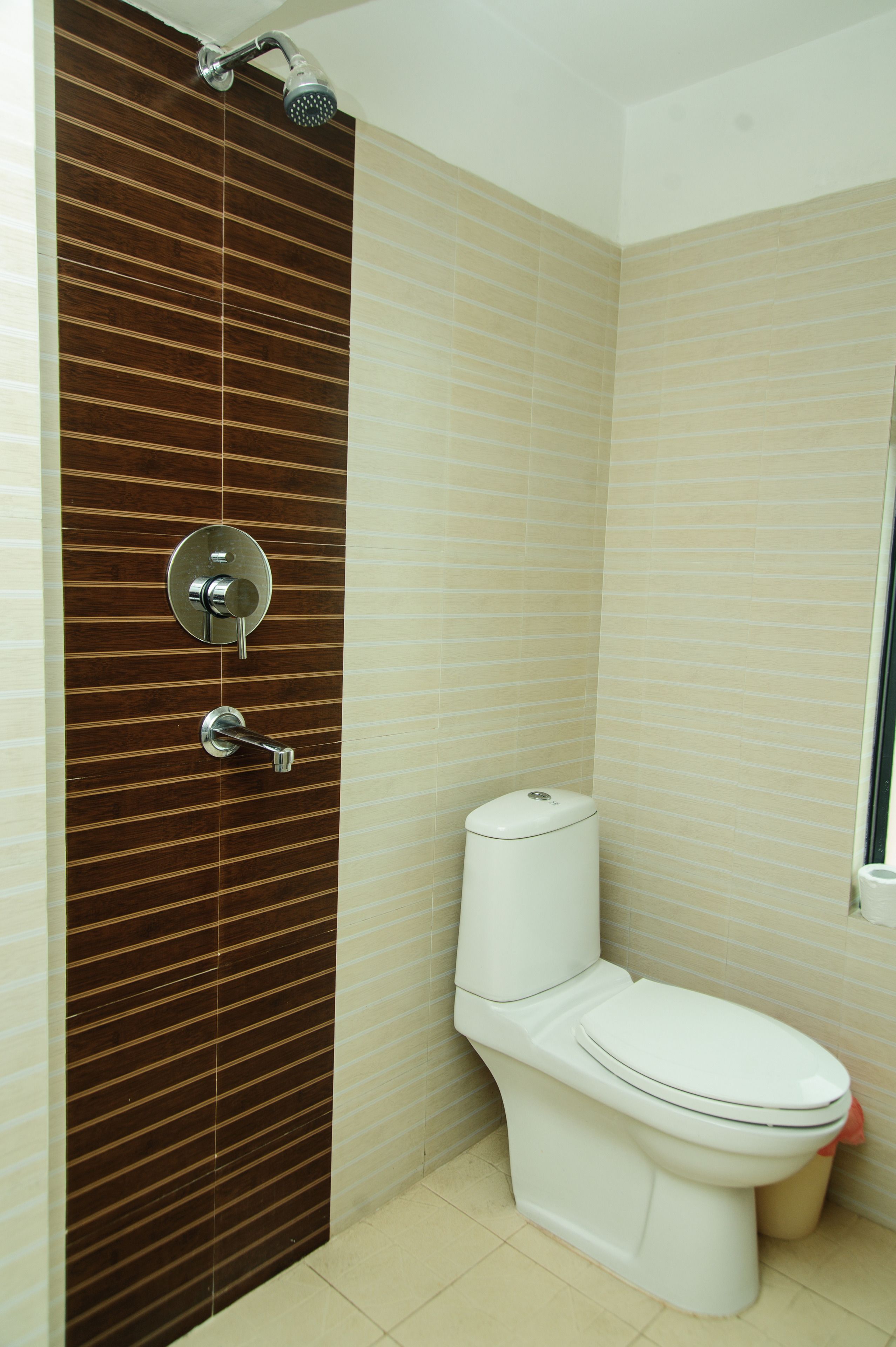 comfort studio, 1 queen bed, balcony, mountain view | bathroom | shower, free toiletries, hair dryer