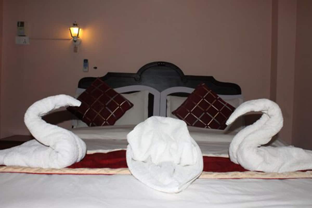 Deluxe Room | Bathroom