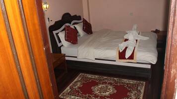 Quarto luxo | Cofres nos quartos, escrivaninha, ferros/tábuas de passar roupa