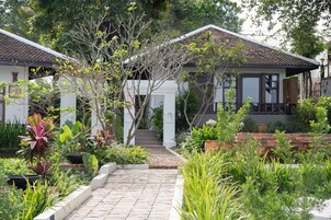 Mekong Villa | Minibar, in-room safe, desk, free WiFi