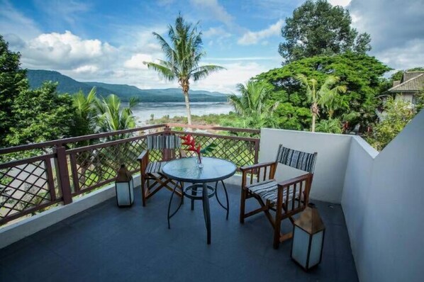 Deluxe King Balcony | Terrace/patio
