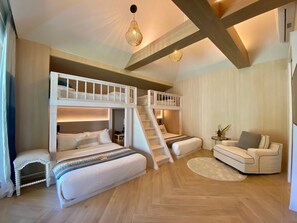 Family Garden Studio | Minibar, una cassaforte in camera, una scrivania, Wi-Fi gratuito