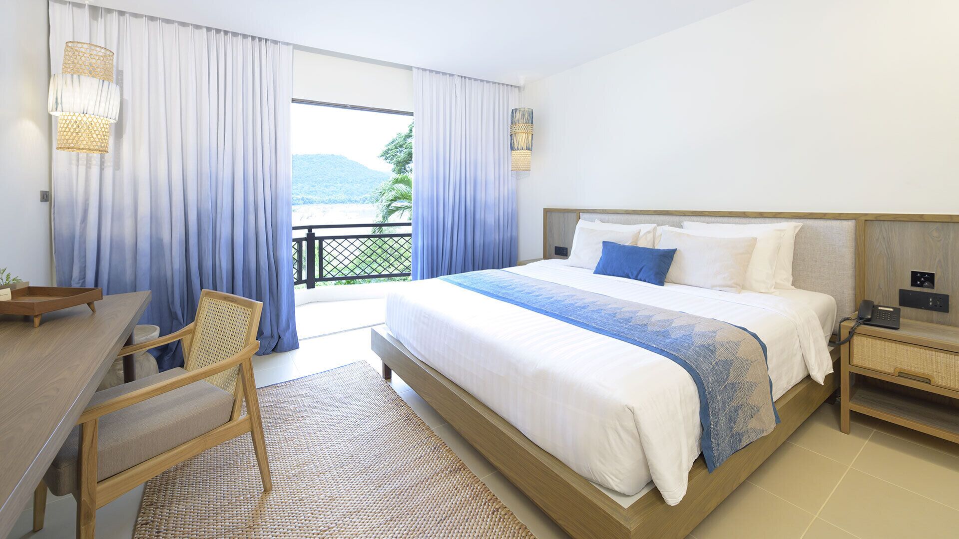 Minibar, in-room safe, desk, free WiFi