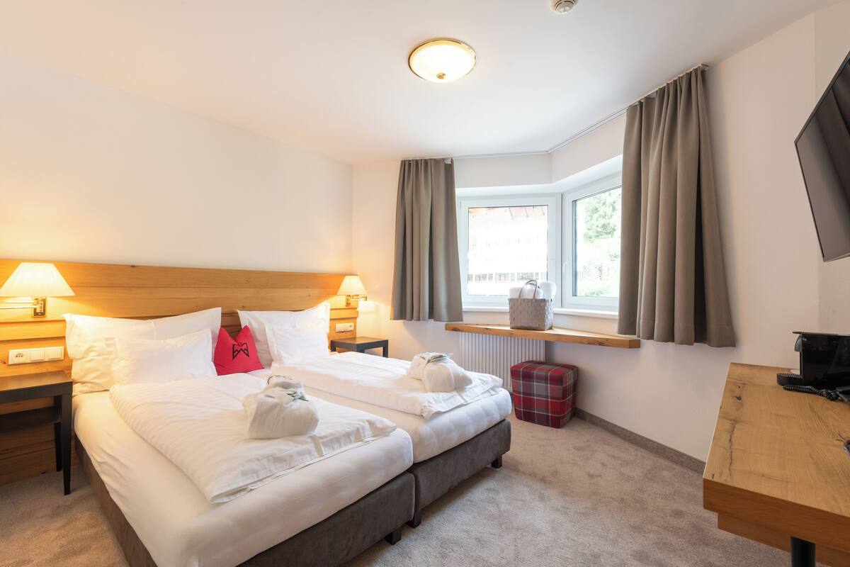 Classic Double Room | In-room safe, soundproofing, WiFi (free), bed sheets