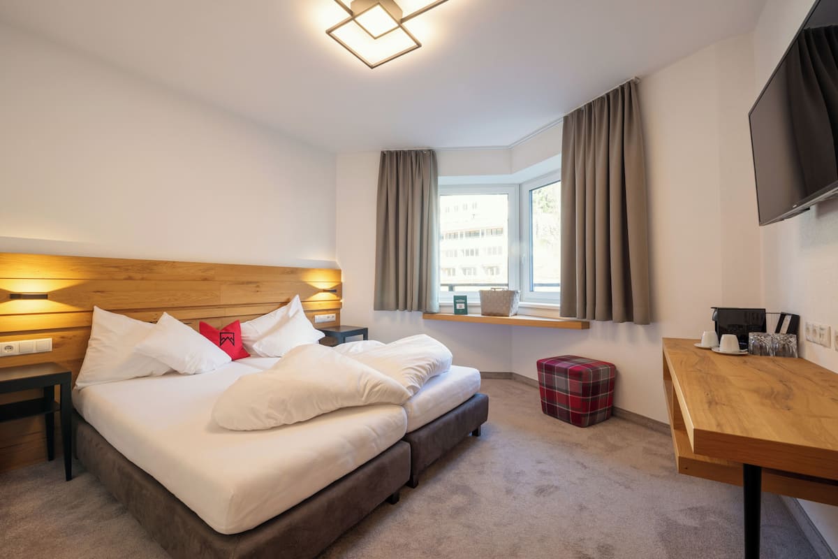 Superior Quadruple Room, Mountain View | In-room safe, soundproofing, WiFi (free), bed sheets