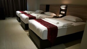 Standard Triple Room | Desk, free WiFi, bed sheets - Galaxy Hotel (Simpang Ampat)