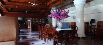 M H Hotel