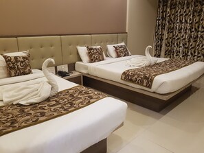 In-room safe, desk, soundproofing, iron/ironing board - Hotel Sai Chhatra (Rahata)