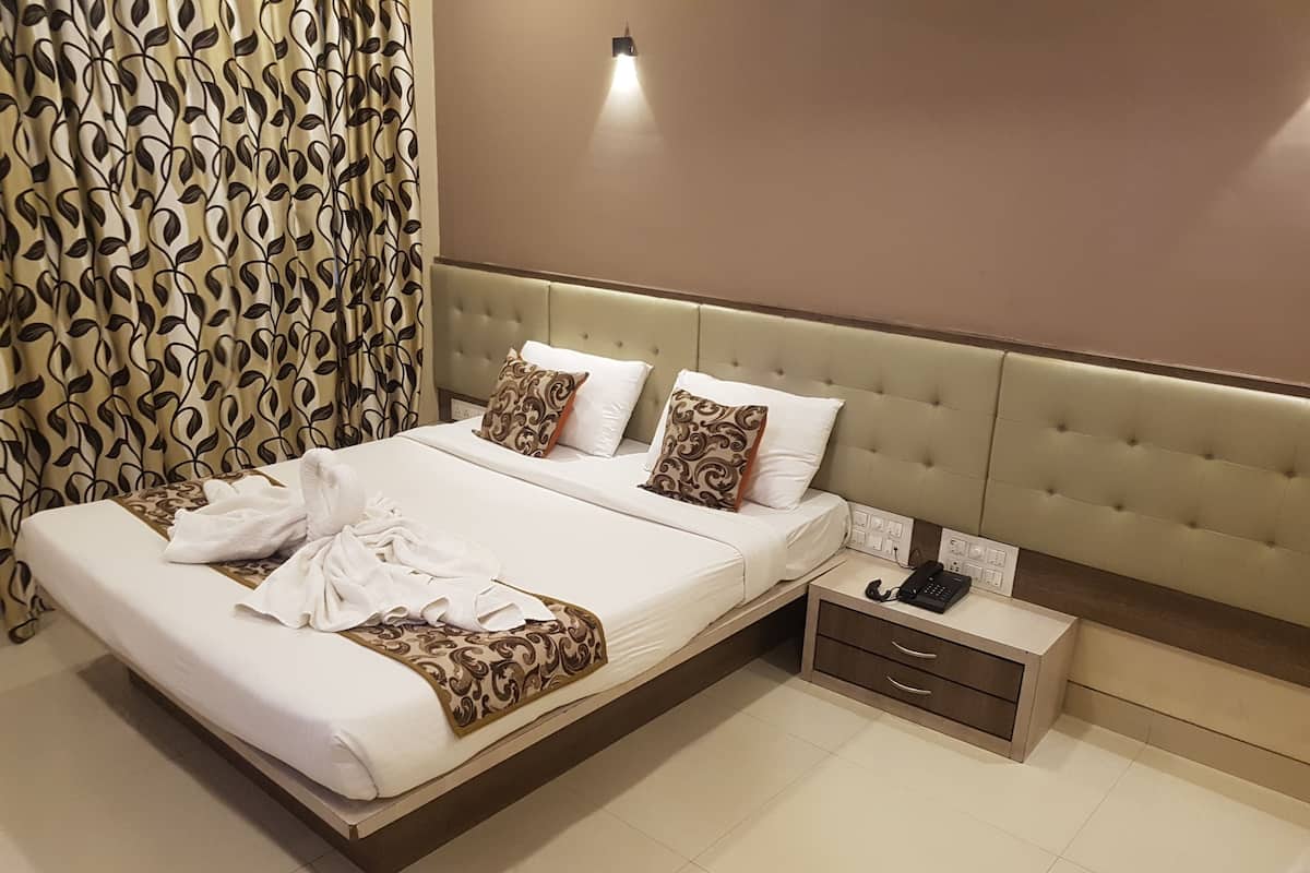 In-room safe, desk, soundproofing, iron/ironing board (on request)