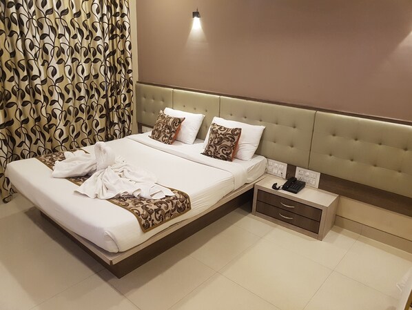 In-room safe, desk, soundproofing, iron/ironing board