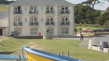 Vista frontal de la propiedad