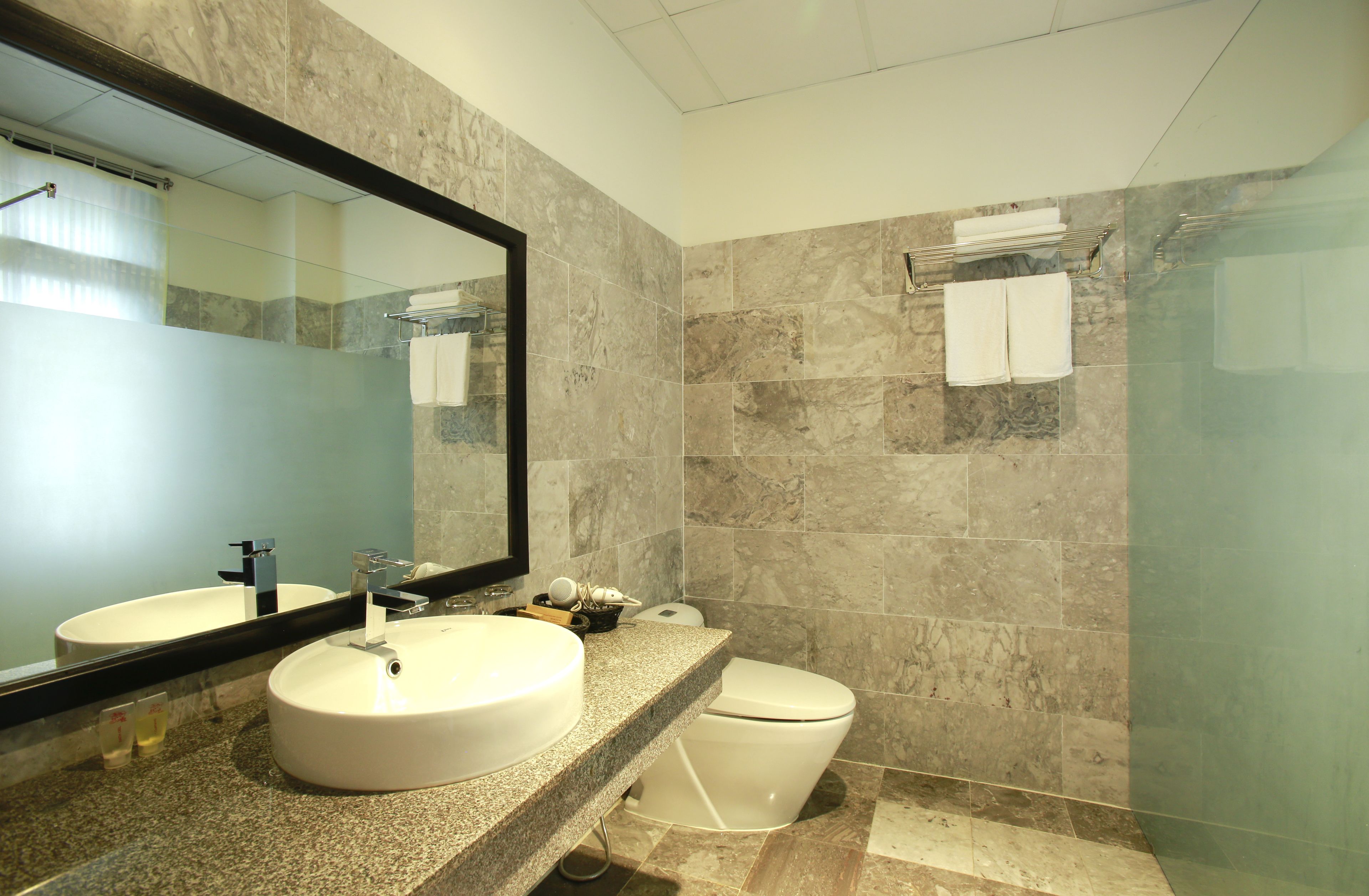 deluxe room, pool view | bathroom | free toiletries, hair dryer, slippers, towels