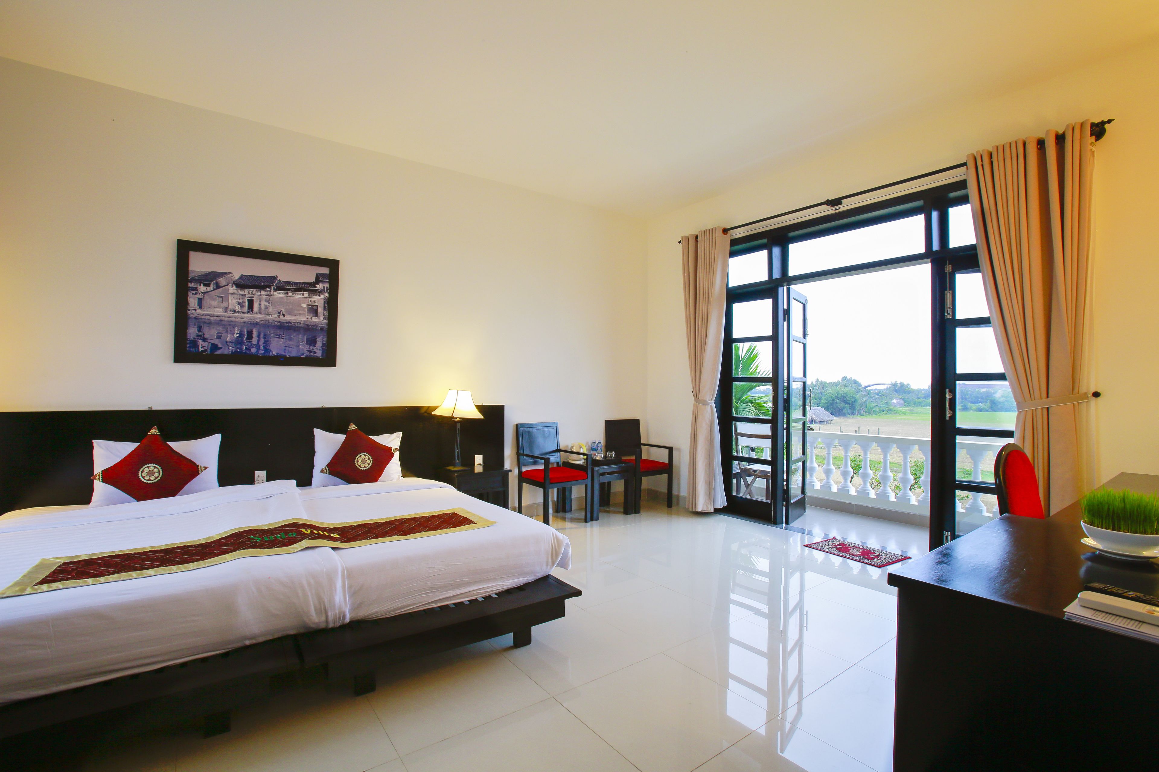 deluxe room, pool view | minibar, desk, blackout curtains, soundproofing