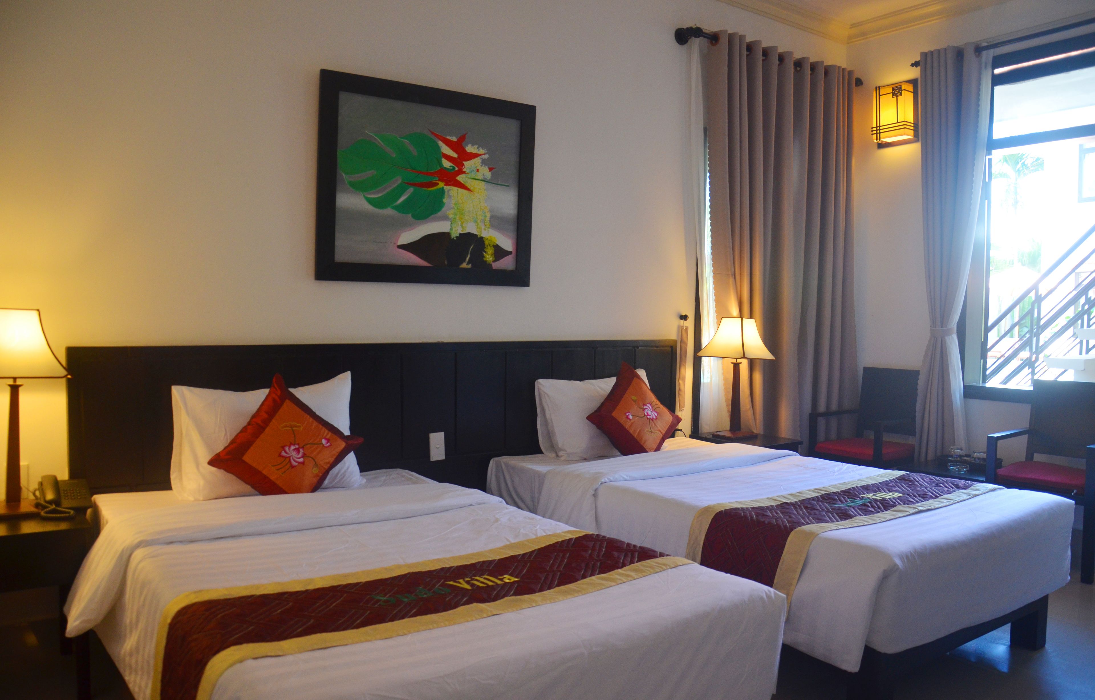 deluxe room, pool view | minibar, desk, blackout curtains, soundproofing