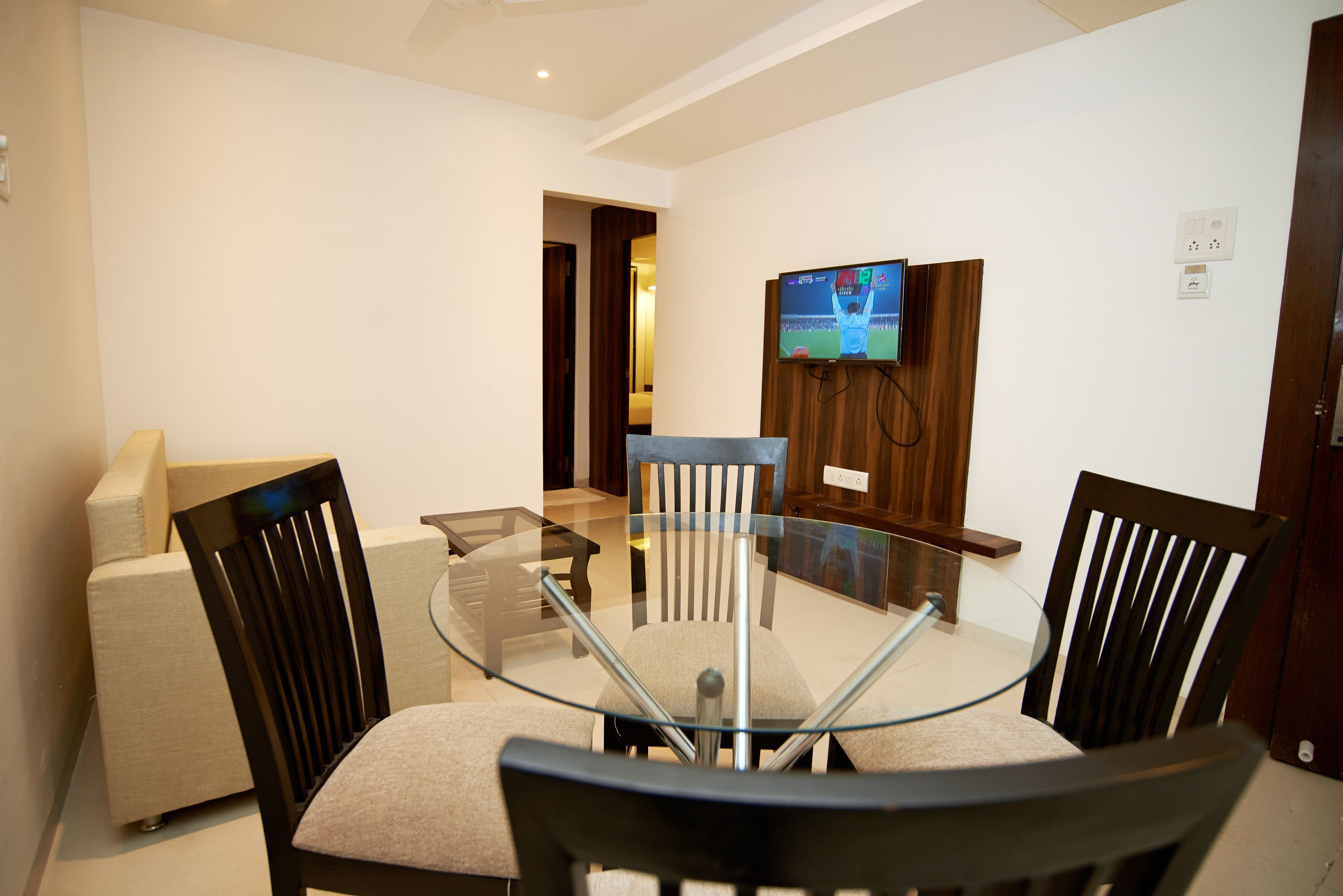 Superior Suite, 1 Bedroom | In-room dining