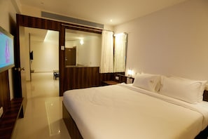 Luxury Suite, 1 Bedroom | Desk, soundproofing, rollaway beds, free WiFi